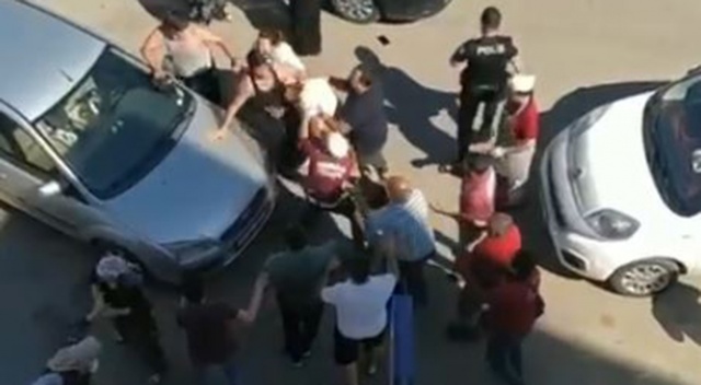 Çocuklar tartıştı, aileler dövüştü