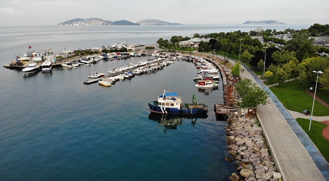 Kartal Sahili deniz salyasından temizlendi