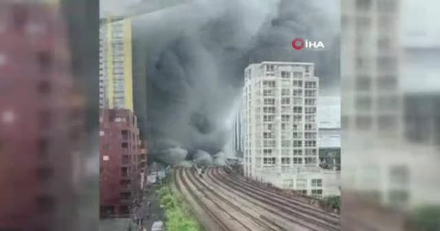 Londra'da tren istasyonunda korkutan yangın