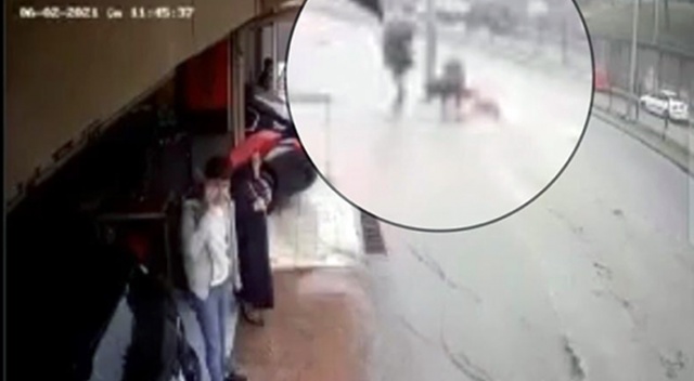 Sele kapılan adamı, gençler kurtardı