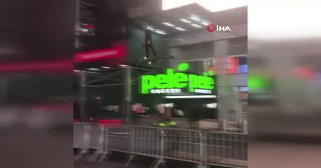Times Meydanı'nda inanılmaz anlar! Hoverboard ile uçtu