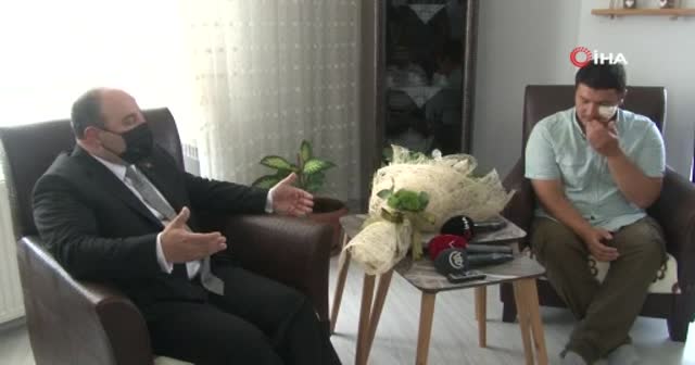 Varank, darp edilen İHA muhabirini ziyaret etti