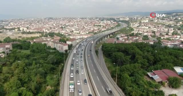 Bayramın ikinci günü TEM Otoyolu'nda tatilci kuyruğu