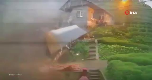 Rize'de heyelandan kaçış anı kamerada