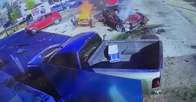 Sarhoş sürücü pompalara çarptı, yangın çıktı