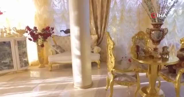 Trafik polisinin evinden altın kaplama tuvalet bulundu