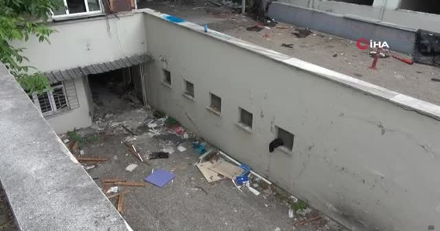 Yarım asırlık tarihi hastane saniyeler içerisinde enkaza döndü
