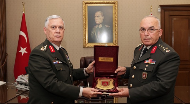 Kara Kuvvetleri Komutanlığında devir teslim