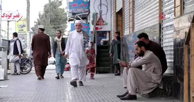 Taliban’ın kontrolü ele aldığı Kabil sokakları görüntülendi