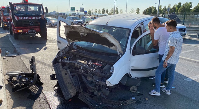 Trafik kazası geçirdi! Şoka girince aracından çıkamadı