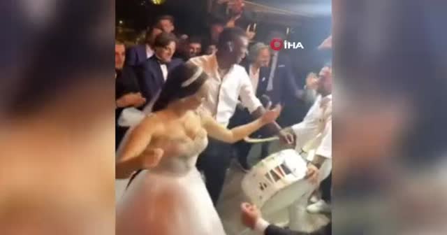 Balotelli Türk düğününde döktürdü