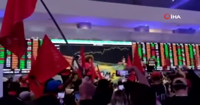 Brezilya'da öfkeli halk borsayı bastı!