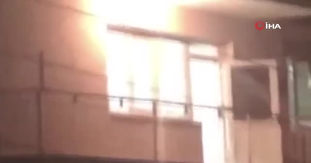 Çocuklarının gözü önünde eşini feci şekilde darp etti