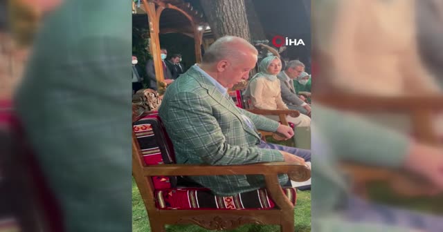 Cumhurbaşkanı Erdoğan, şiir dinlerken gözyaşlarını tutamadı