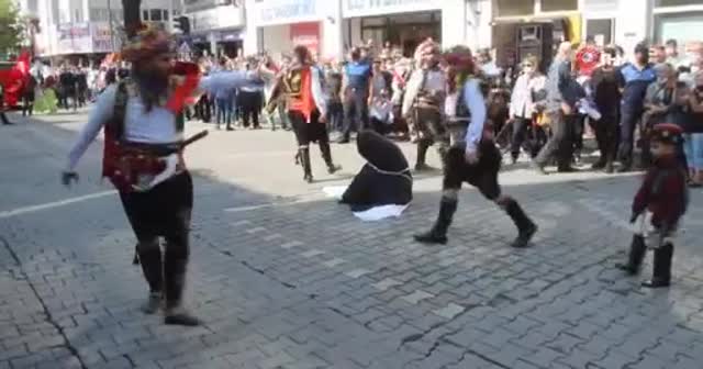 Edremit'te ecdadın kemiklerini sızlatan tören