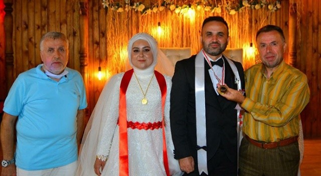 Gelin ve damada 3 bin TL değerinde 15 adet kripto para taktı