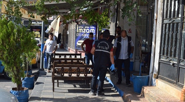 Gençlerin küfürleşmesi kanlı bitti!