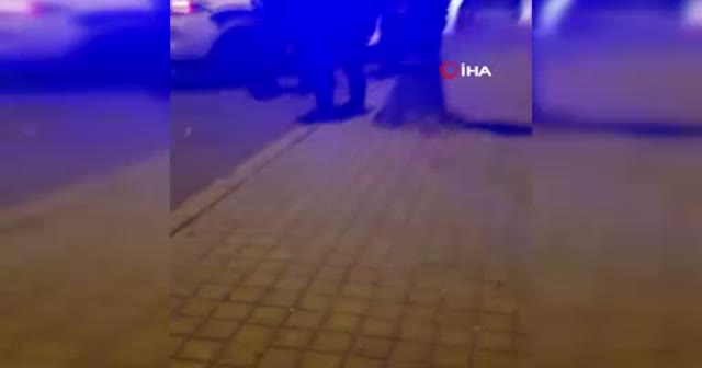 Hiçbir şey olmamış gibi yaklaşıp, oturan adamı vurup gitti