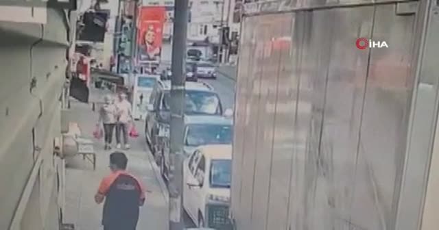 Kasımpaşa'da araç durağa daldı: Ölü ve yaralılar var
