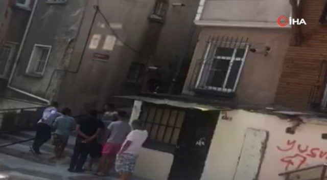 Sokak ortasında uyuşturucu pazarlığı... Kuyruk oldular