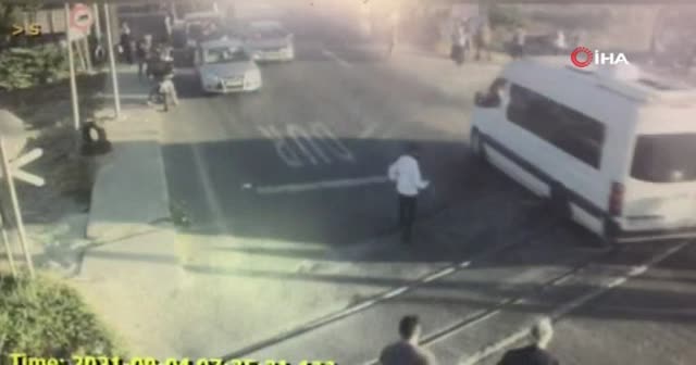 Tekirdağ'da yük treni işçi servisine çarptı: Ölü ve yaralılar var