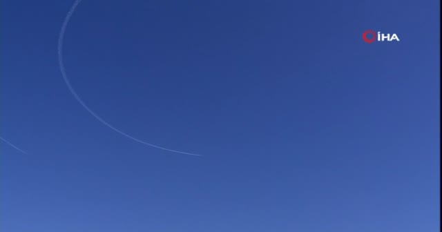 Türk Yıldızları gökyüzüne ay yıldız çizdi