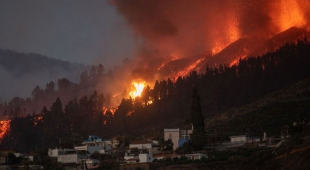 Cumbre Vieja'da patlamalar artıyor: 500 metreden daha geniş bir kaya oluştu