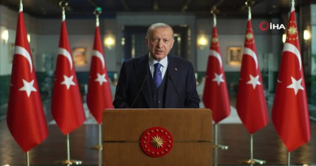 Cumhurbaşkanı Erdoğan, ‘Türkiye salgına  rağmen kontak  kapatmadı’