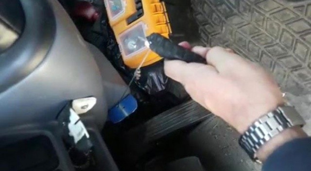 Radara yakalanmamak için kurduğu düzenek polisleri şaşkına çevirdi!