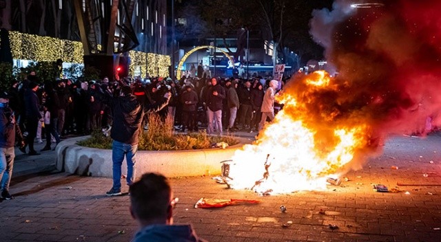 Hollanda'da alınan kısıtlama kararları halkı sokağa döktü: Araçlar ateşe verildi