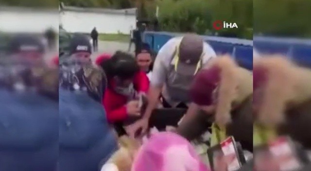 Rusya'da yaşlıların çöpten yiyecek toplaması tepki çekti