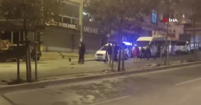 Yolu ringe çevirdiler! Esenyurt’ta tekme tokat kavga