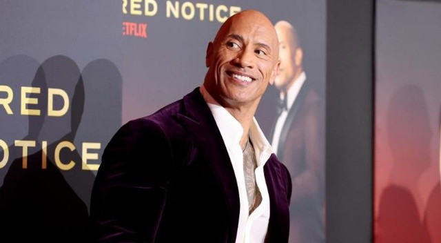 Ünlü aktör Dwayne Johnson annesine araba hediye etti