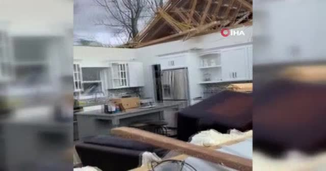 Yıkıntıların arasında sanat: Hortumda yıkılan evinde piyano çaldı