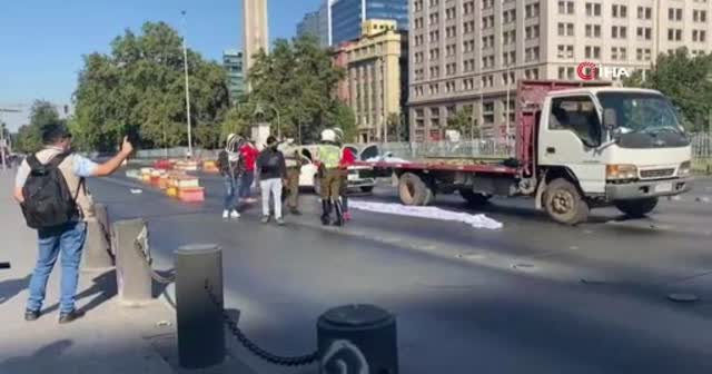 Böyle protesto  görülmedi: 7 polis arı mağduru... Kovanını alan eyleme geldi