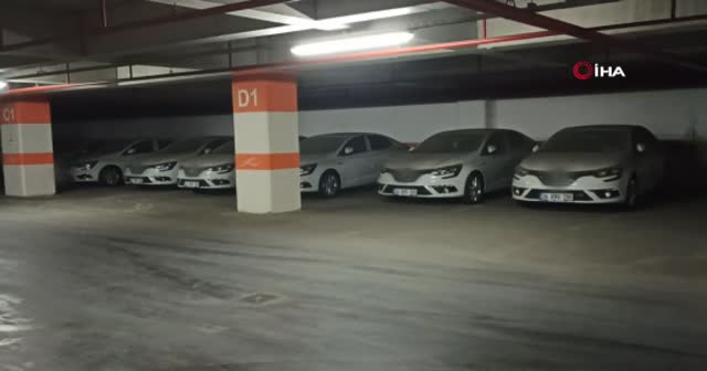 Fırsatçılardan stok kurnazlığı: Oto galeri sitesinin otoparkında onlarca araç görüntülendi