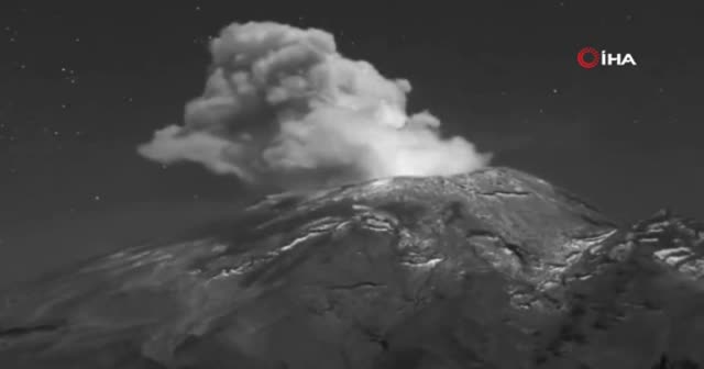 Popocatepetl Yanardağı bir kez daha patladı!