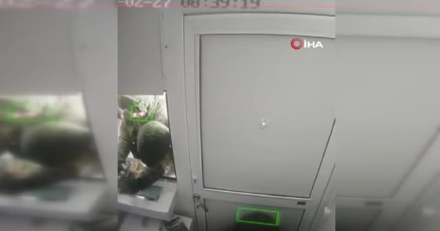 Rus askerleri Ukrayna'da marketi ve döviz bürosunu yağmaladı