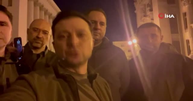 Zelenskiy'den gövde gösterisi: Buradayız, bağımsızlığımızı ve devletimizi koruyoruz