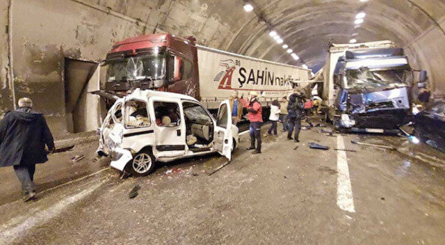 Bolu Dağı Tüneli'nde zincirleme kaza! İstanbul istikameti kapandı