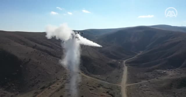 İlk milli silahlı drone Songar, hayran bıraktı! Yerli roketleri ateşledi