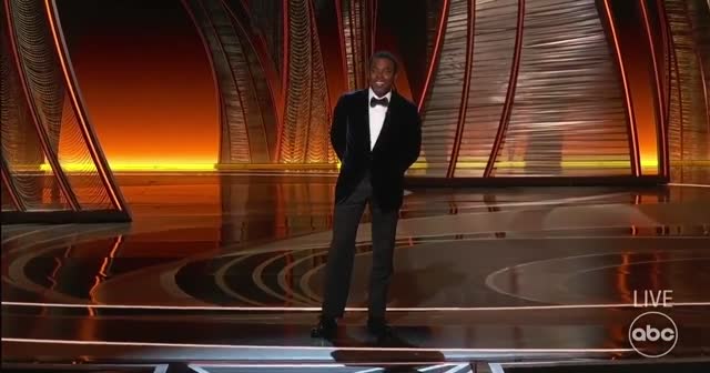 Will Smith, Chris Rock'a tokat attı! Oscar ödüllerine damga vuran an...