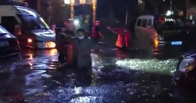 Çin'i fırtına vurdu: Çok sayıda yaralı var