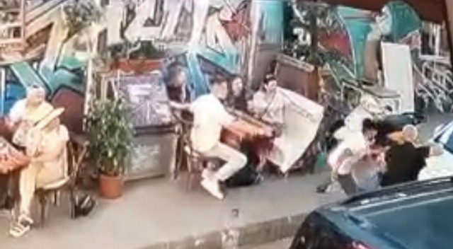 Kafede dehşet! Babasına yumruk atan Ukraynalı turisti defalarca bıçakladı
