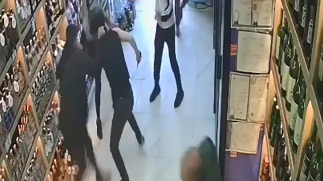 Korkuyla sığındığı iş yerinde defalarca bıçaklandı