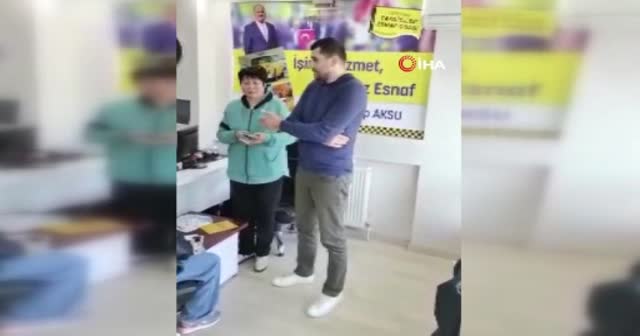 Taksi şoföründen örnek davranış: 14 bin doları sahibine ulaştırdı