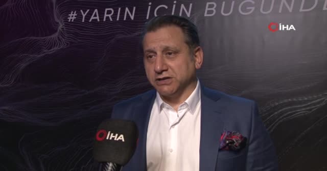 Dünyanın ilk holografik NFT defilesi Türkiye'de düzenlendi