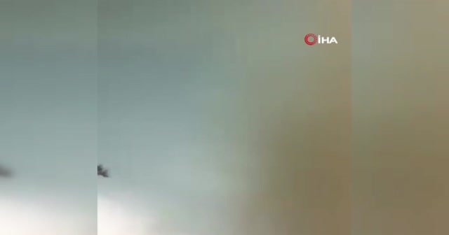 Hindistan'da hortum paniği: Ne var ne yok uçurup savurdu
