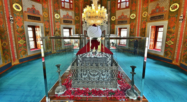İstanbul’un Fethi’nin 569. yıl dönümünde Fatih Sultan Mehmet Han kabri başında anıldı