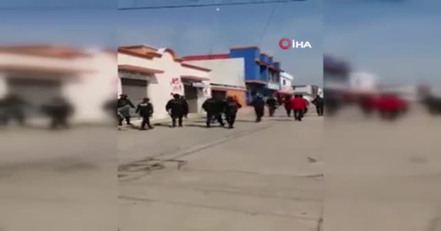 Meksika’da belediye binası basıldı: Öfkeli grup 31 çalışanı kaçırdı